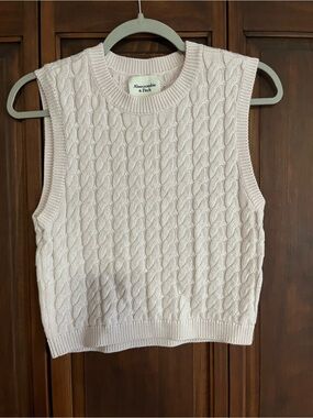 Abercrombie & Fitch Cable Knit Sleeveless Vest - Pale Pink